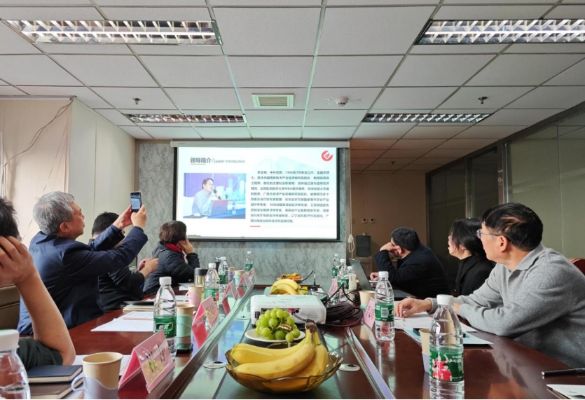 內(nèi)丘縣攜手我院，共話縣域經(jīng)濟(jì)——內(nèi)丘縣產(chǎn)業(yè)發(fā)展交流座談會(huì)在我院召開